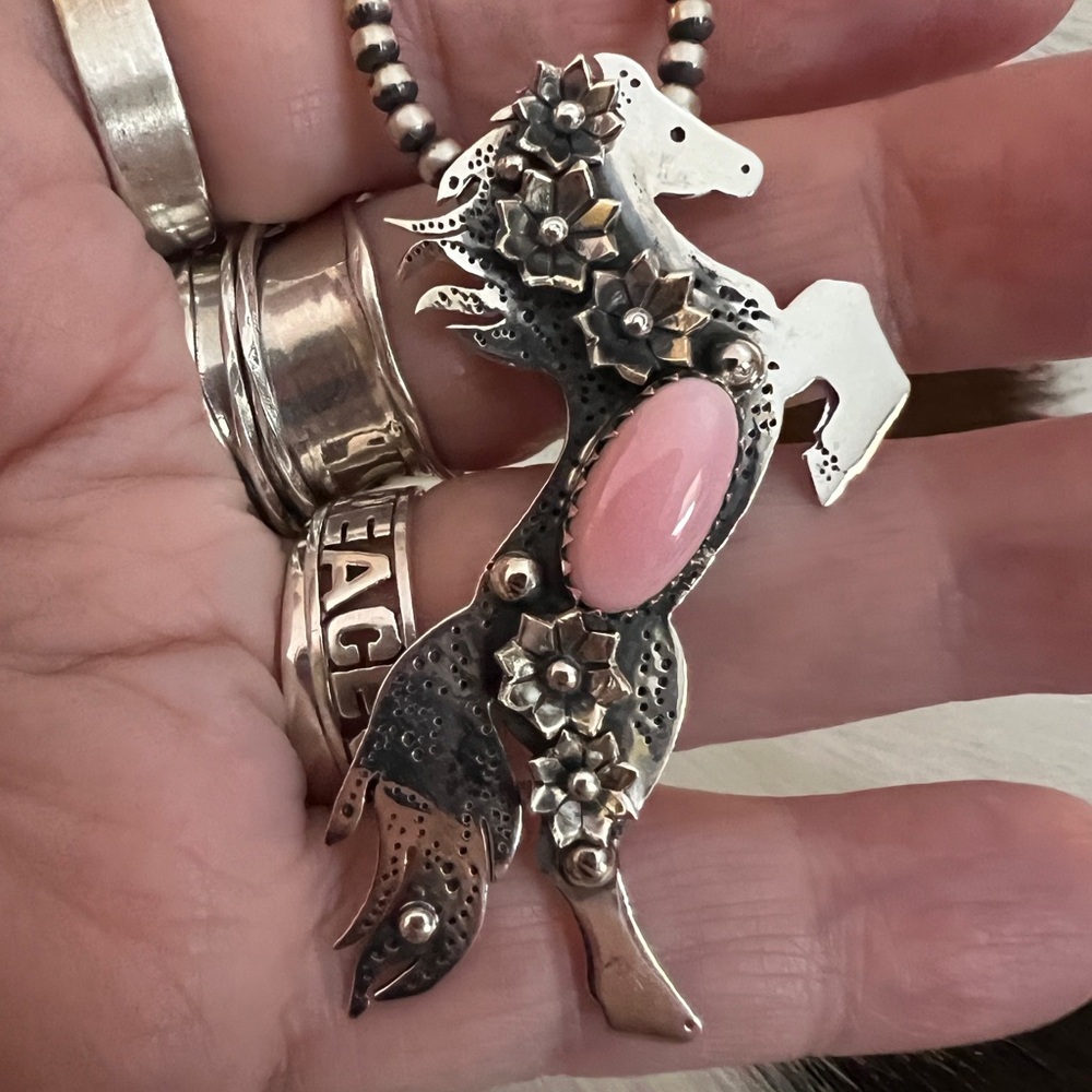 ❤️ Queen Pink Conch Decorative SS 925 Hand Stamp Statement Horse Pendant 2.14”L - Picture 16 of 16